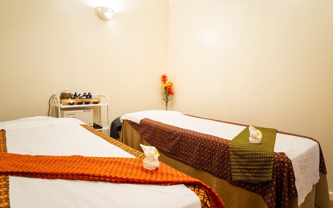 Four Hand Massage - Thai Spa Wembley HA9