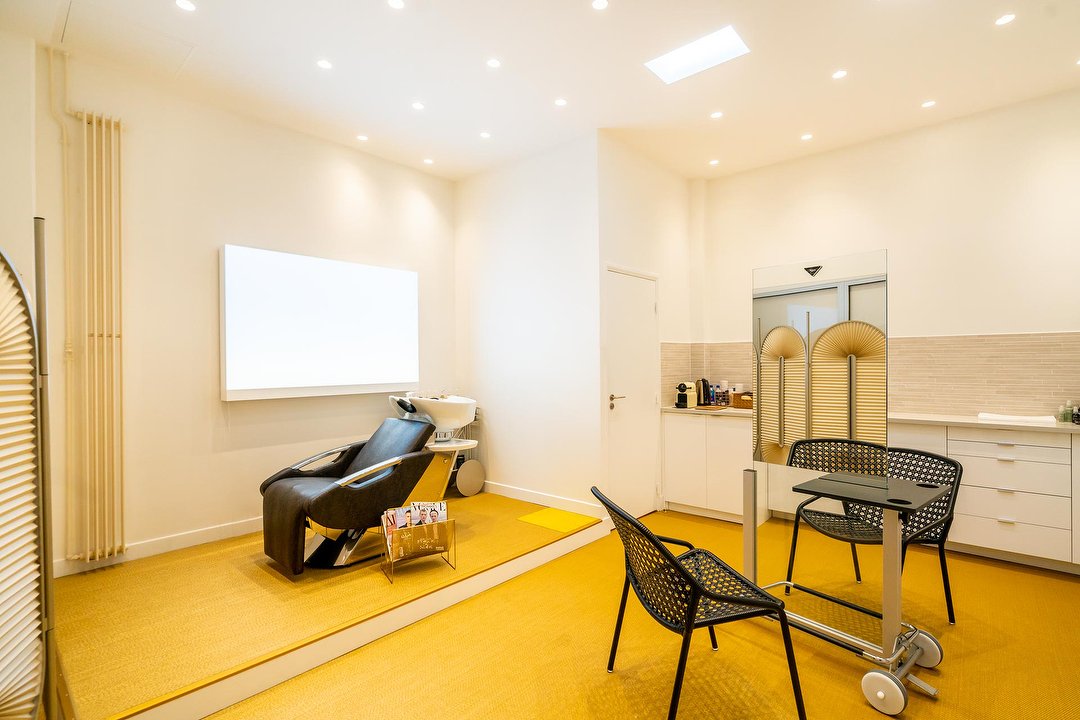 In Private Salon, 6e arrondissement, Paris