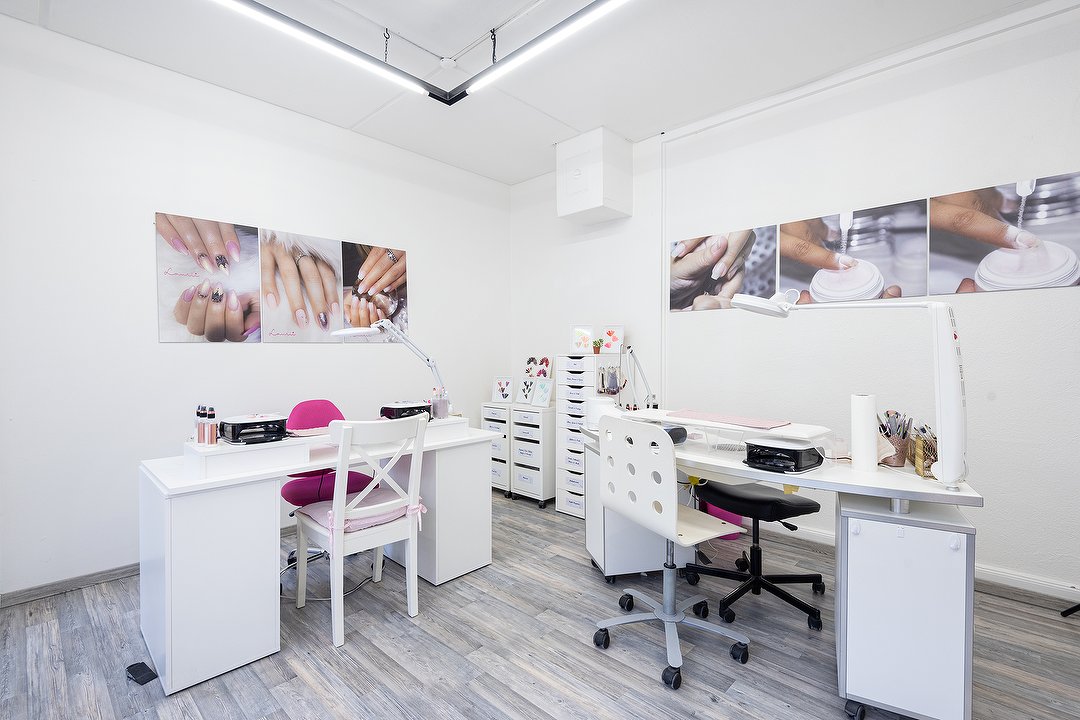 Laurii Pulver-Gel Nail-Studio, Uster