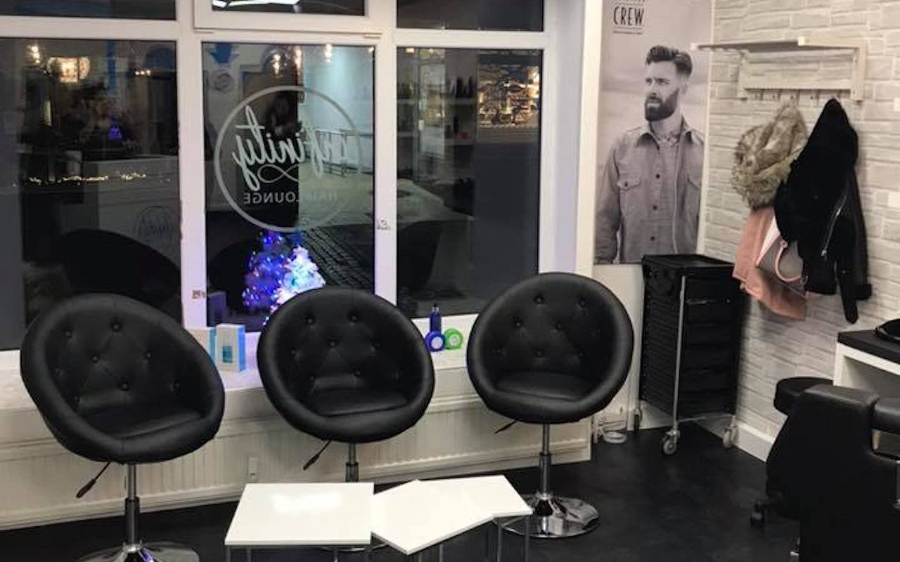 Friseurumhang Mit Klettverschluss – Weich, Hautfreundlich & Leicht Zu Reinigen | 66 X 82 Cm, Für Haarschnitt & Salon