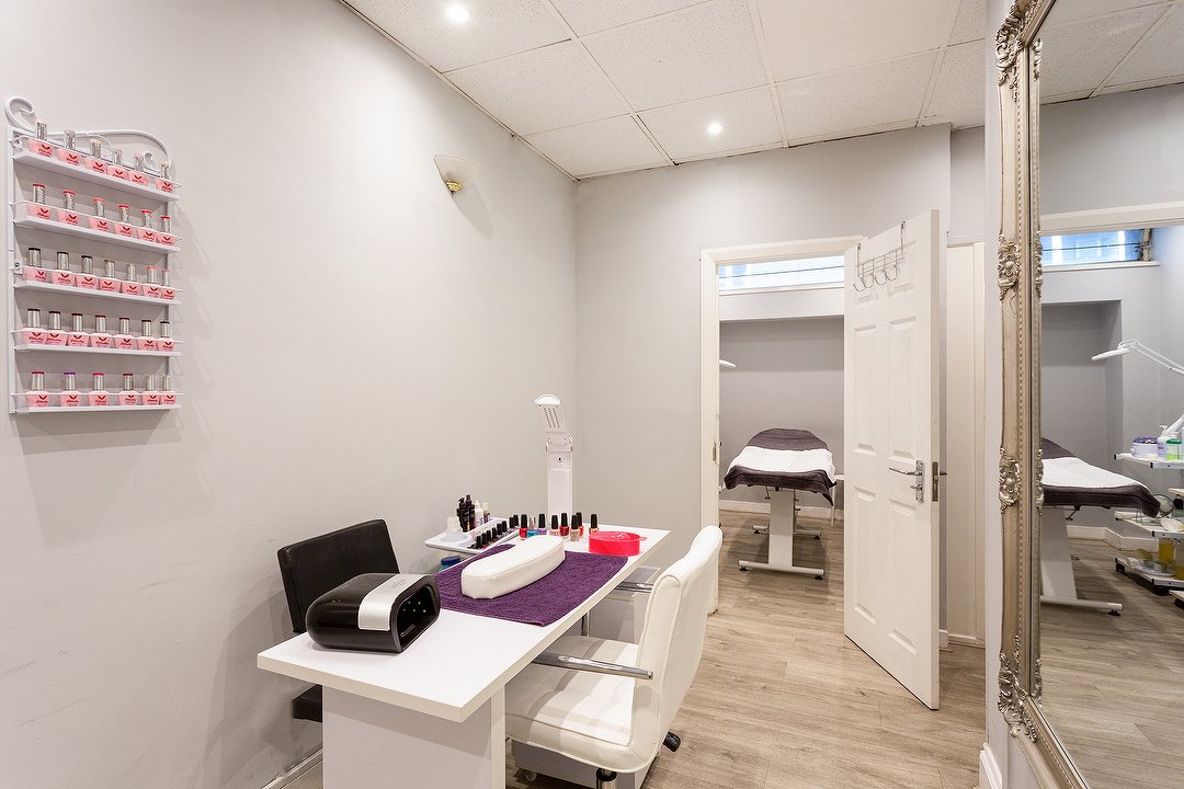 Bellaholic Beauty Treatment, Aldgate, London