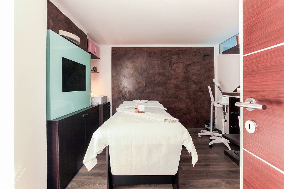 Almorel, Centrale, Milano