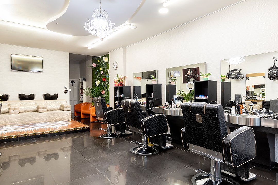 Artist Salon, Edgware, London