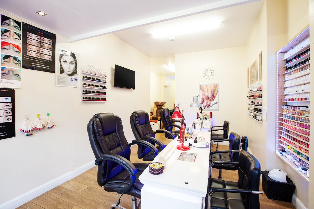 Lynacrylics Nails, Angel, London
