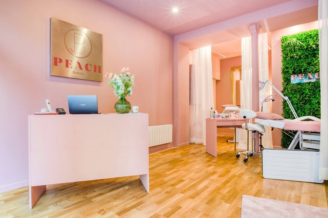 Peach beauty, Métro Faidherbe-Chaligny, Paris