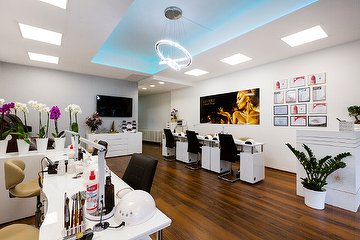 LUXURY Nails & Beauty