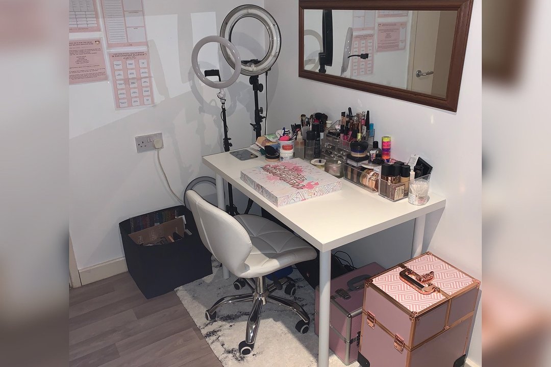 GlowBySilva, Holloway Road, London