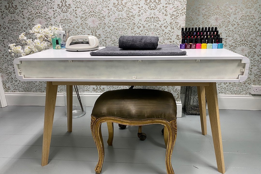 KIWe1 Nails, Liverpool Street, London