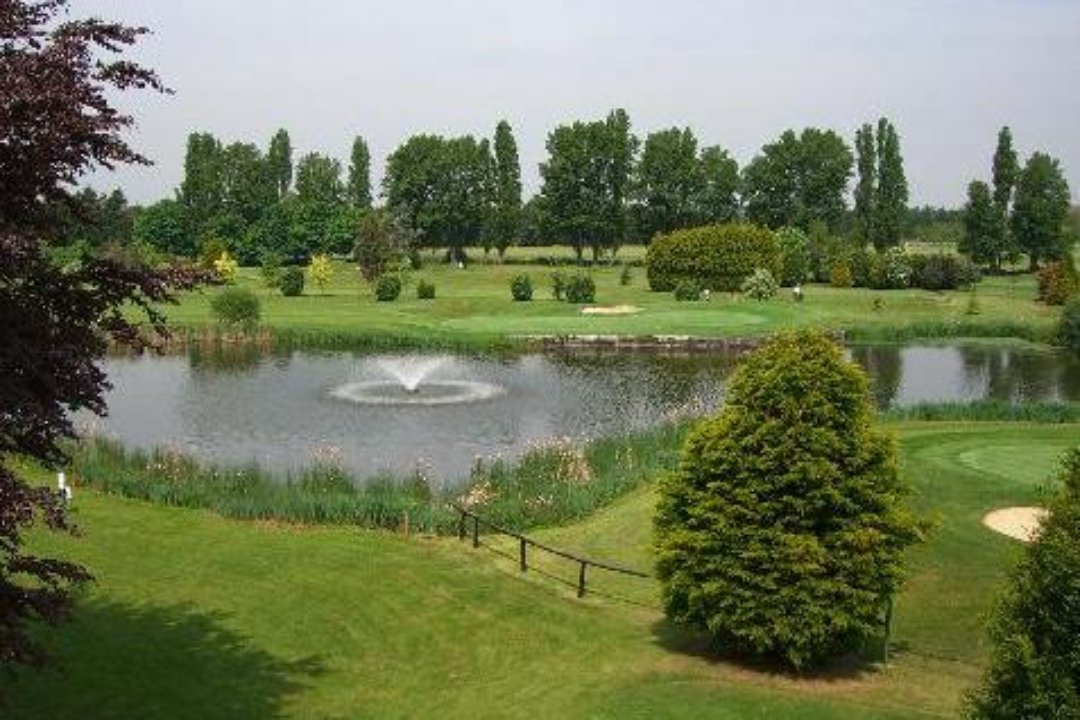 Dukes Meadows Golf & Tennis Club, Chiswick Gunnersby, London
