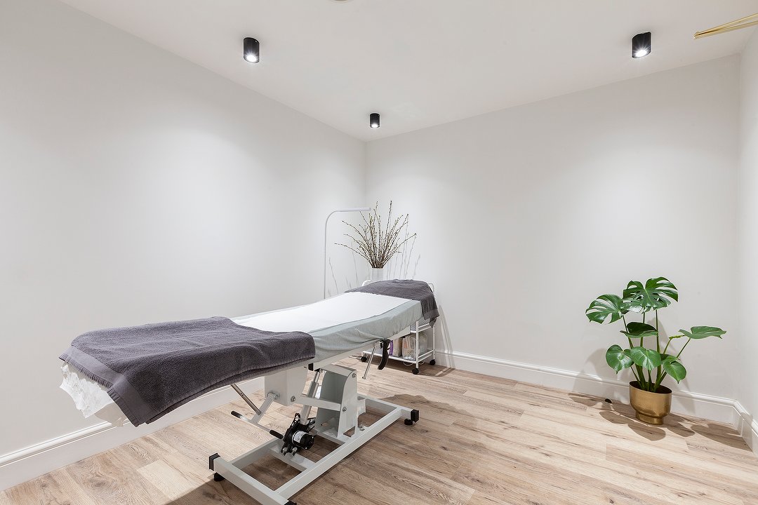 London Lash & Brow Clinic, Kensington, London