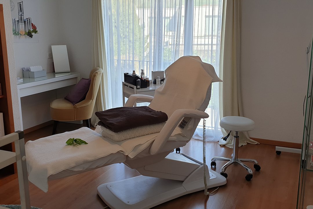 Consulting & Beauty - Rosaria De Bona, Küttigen, Kanton Aargau