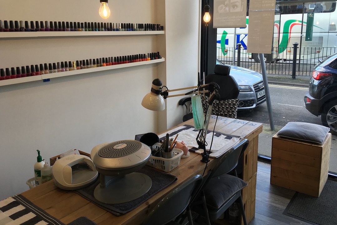 Lounge No.6 Beauty & Nail Salon, Garston, Hertfordshire