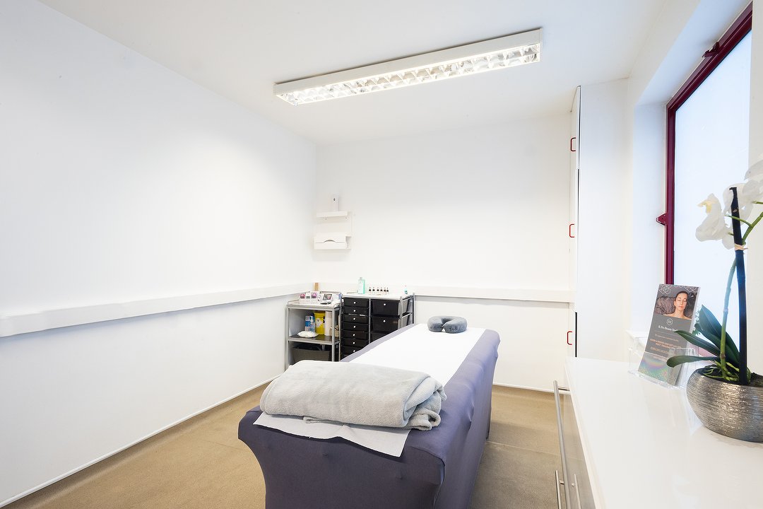 IL Pro Beauty Studio, Crossharbour, London