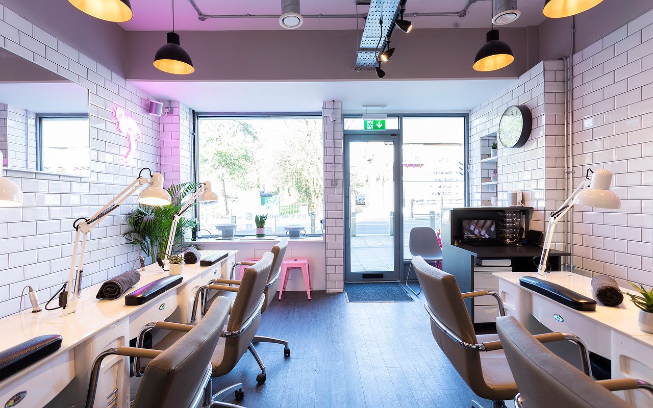 Top 20 places for Eyebrow & Eyelash Tinting near Lambourne End, Essex Treatwell