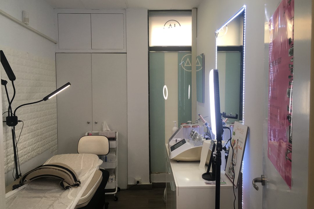 Tathi Beauty, Ca n'Aurell, Provincia de Barcelona