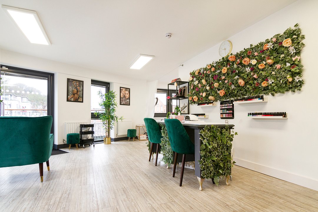 Hair And Beauty Keynsham : Hair Salon Keynsham Reflections Keynsham - Последние твиты от the lounge keynsham (@thelounge_hair).