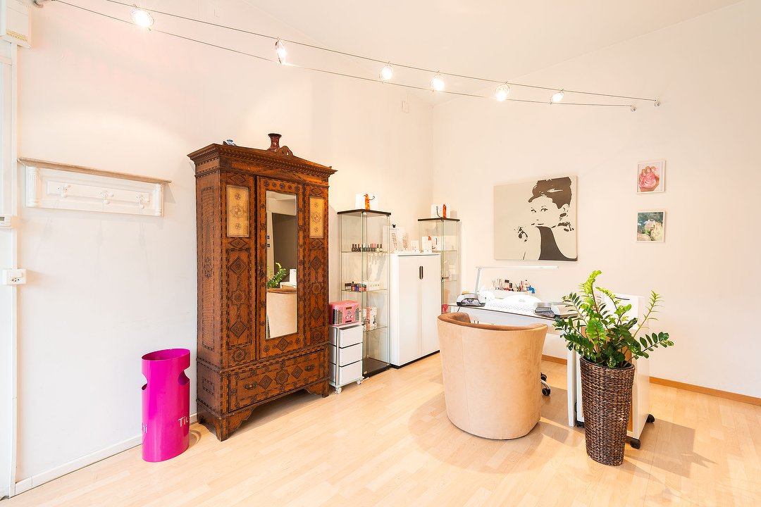Miri's Nails, Kreis 9, Zürich