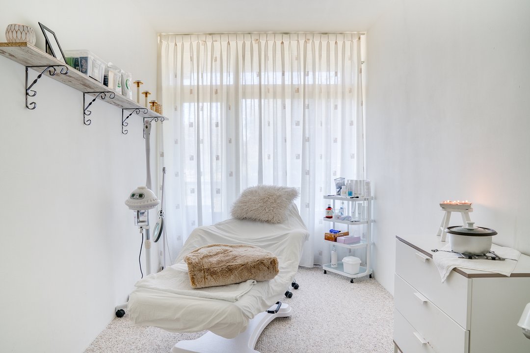 Salvation of Beauty, Burgen en Horsten, The Hague