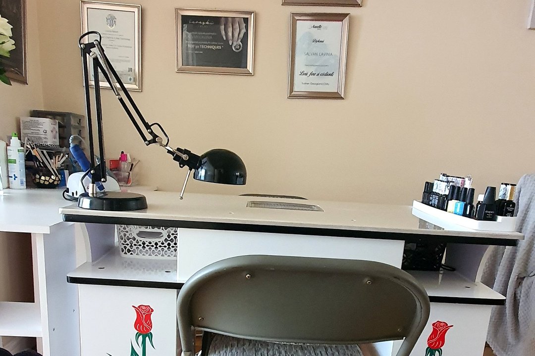 LaviNails - London, Chingford, London