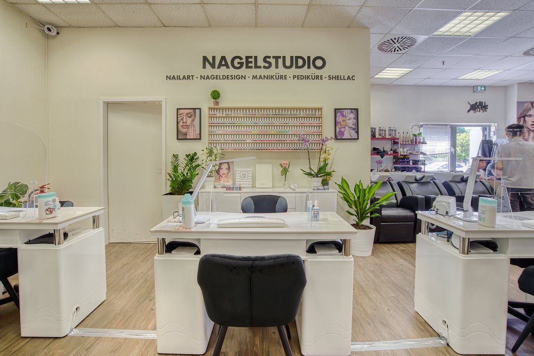 EU Nails Lashes, Landsberger Allee, Berlin