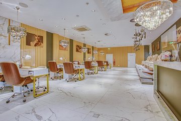 Luxury Nails & Spa