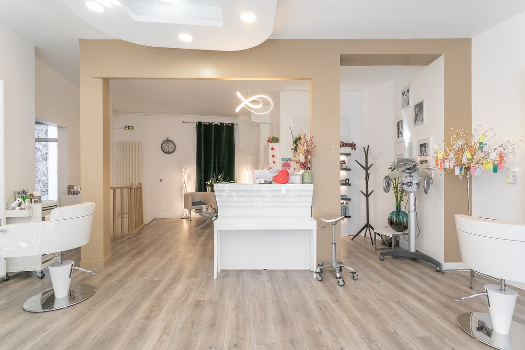 Sayaline Coiffure : Maquillage & Barbier, Asnières-sur-Seine, Hauts-de-Seine