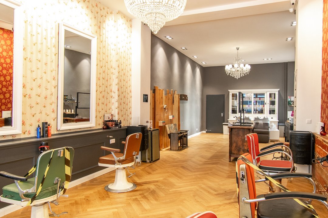 Kamm 2 Cut Dali Grunberger Strasse Friseur In Friedrichshain Berlin Treatwell