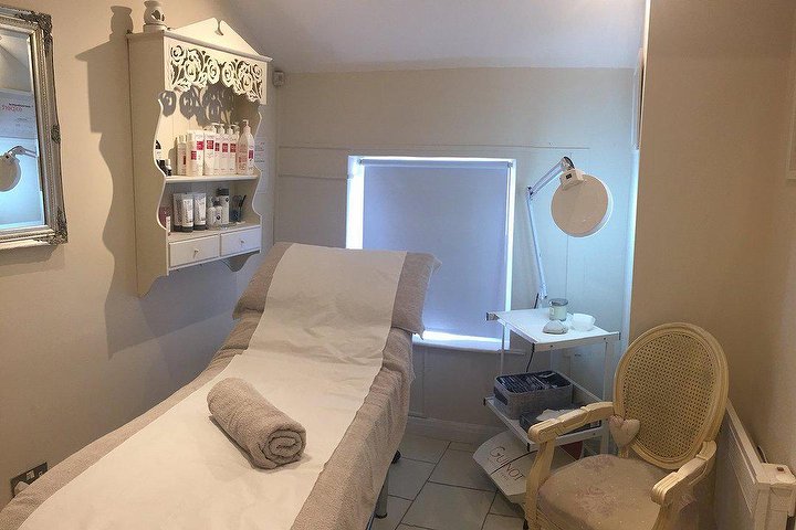 Auriole Beauty with Nicola in Auriole Hair Salon | Treatment Room ...