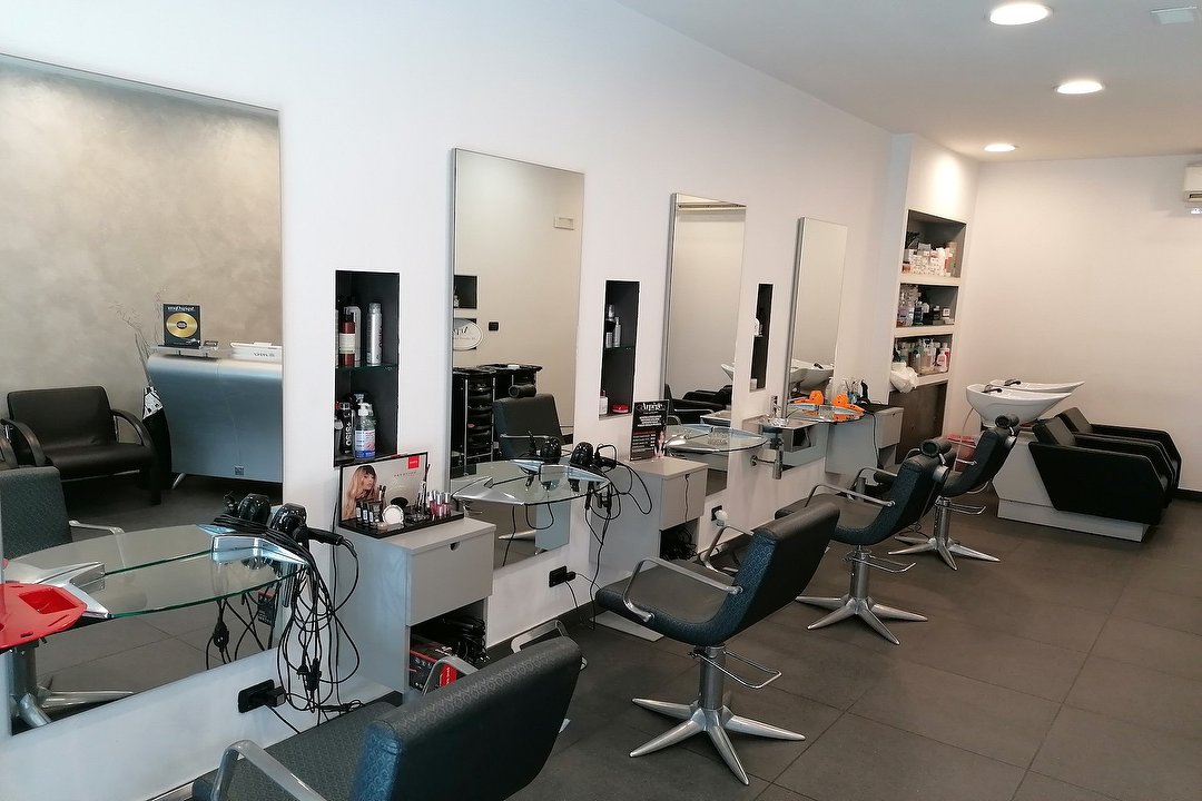 I Grimaldi Parrucchieri, Bari