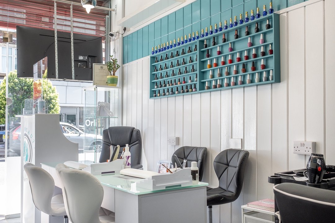 Roze Beauty Salon, Hendon, London