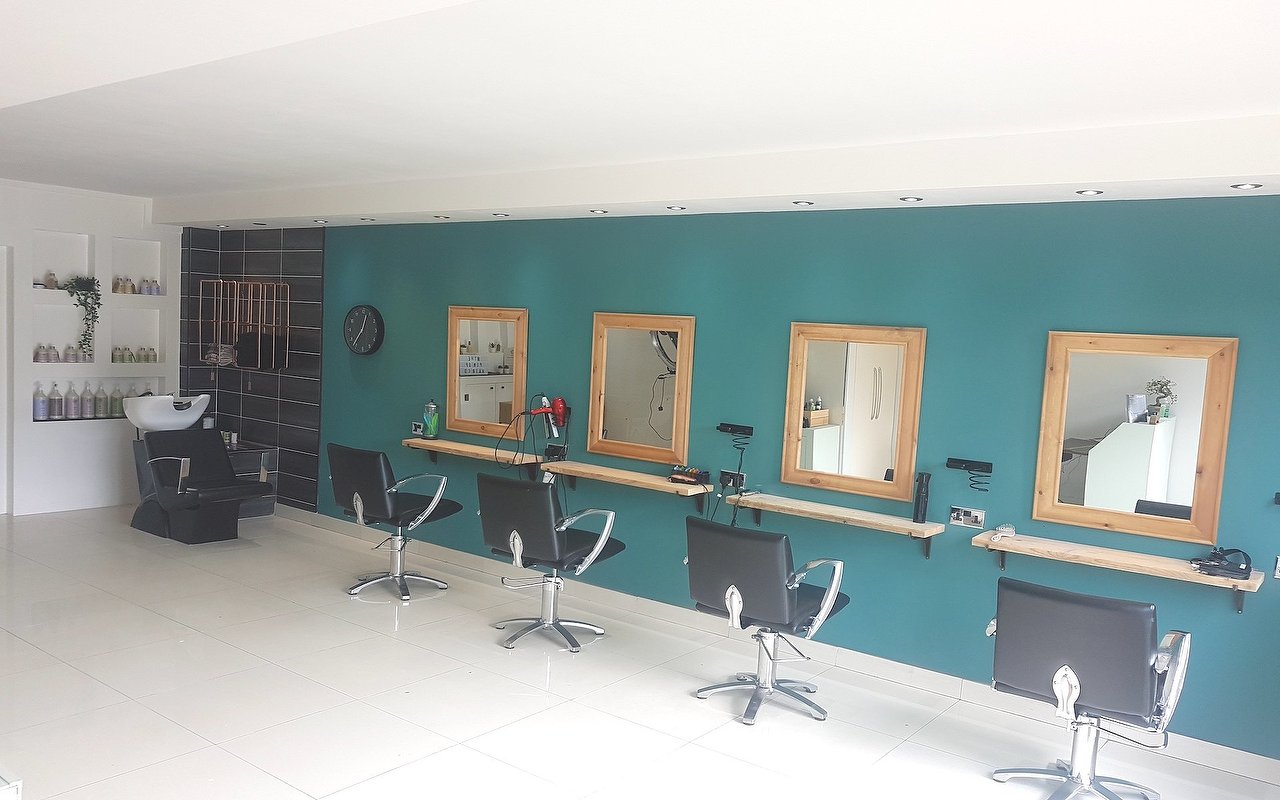 Hairdressers and Hair Salons near Huddersfield, Kirklees Treatwell