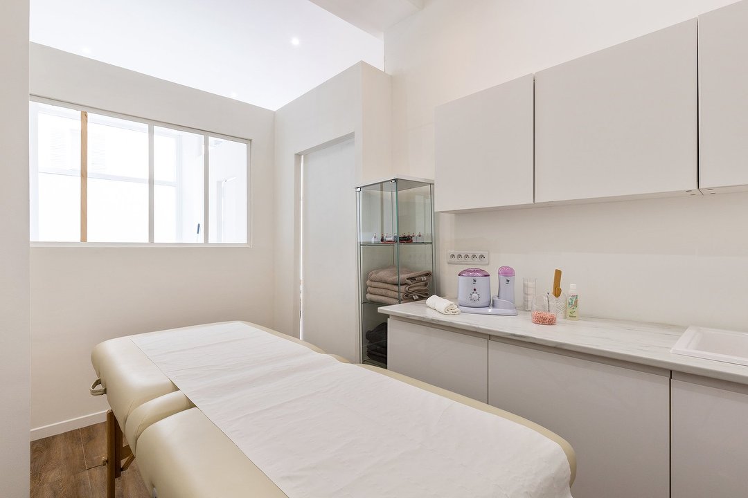 L'essentiel Beauty, RER Ménilmontant, Paris