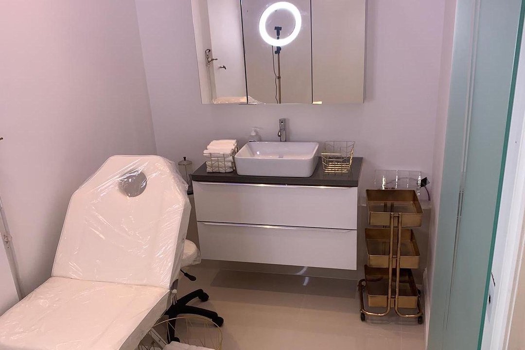 Golden Reign, Southall Broadway, London