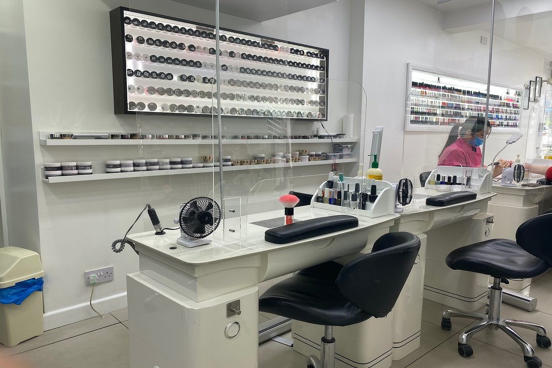 Hollywood Star Nails, Bethnal Green, London