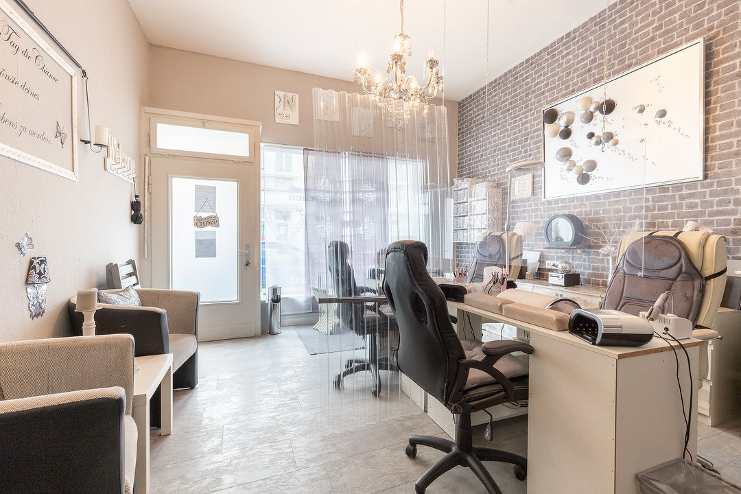 Akabella - Makeup & brow style, Bochum