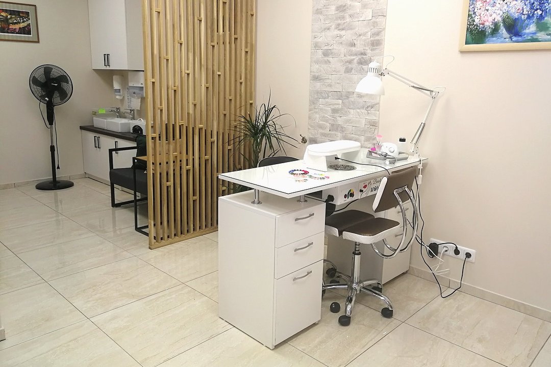 Beauty Evolution (Raitininkų g.), Žirmunai, Vilnius