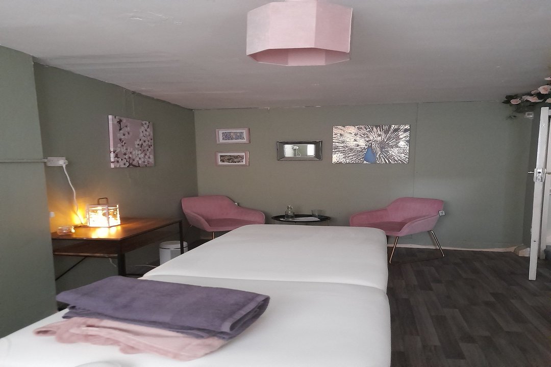 Natural Holistics @ Salon 13, Corstorphine, Edinburgh