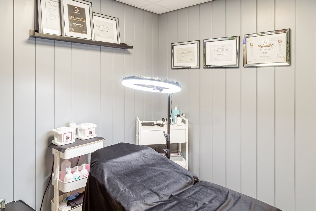Powerbrows, Castricumplein, Den Haag