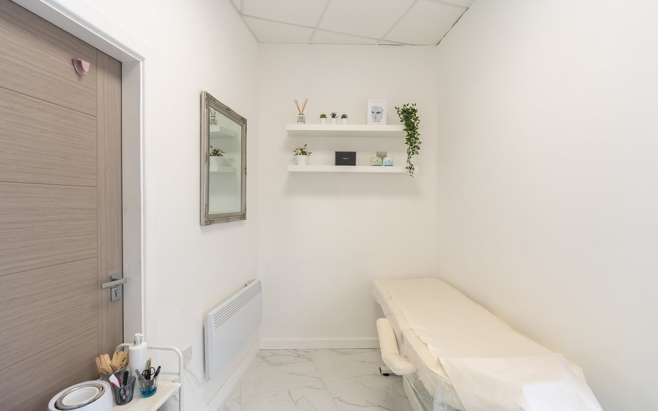 Eyebrow & Eyelash Tinting near Selly Oak, Birmingham Treatwell