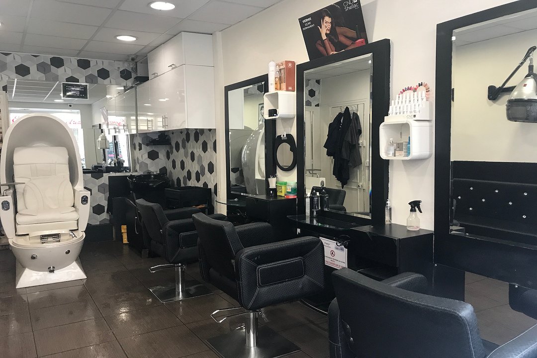 Espace Bien Etre Coiffure Esthetique Coiffure A Metro Place De Clichy Paris Treatwell