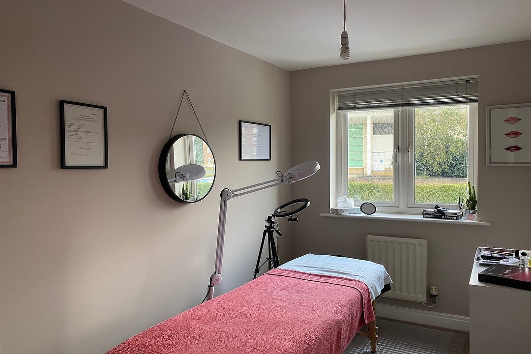 Lipbrowlash, Mill Hill East, London