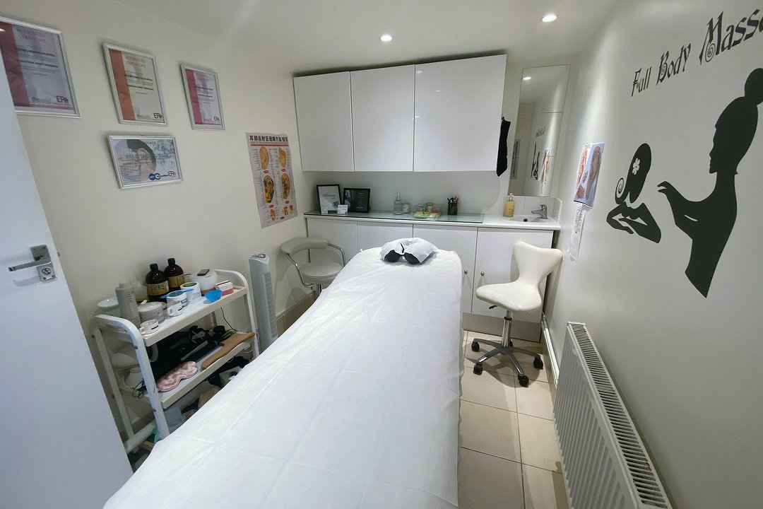 Amandha Mariano And Cassita Wellbeing, Willesden, London