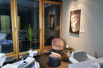 EMMANOUELLE Luxe Nail Spa