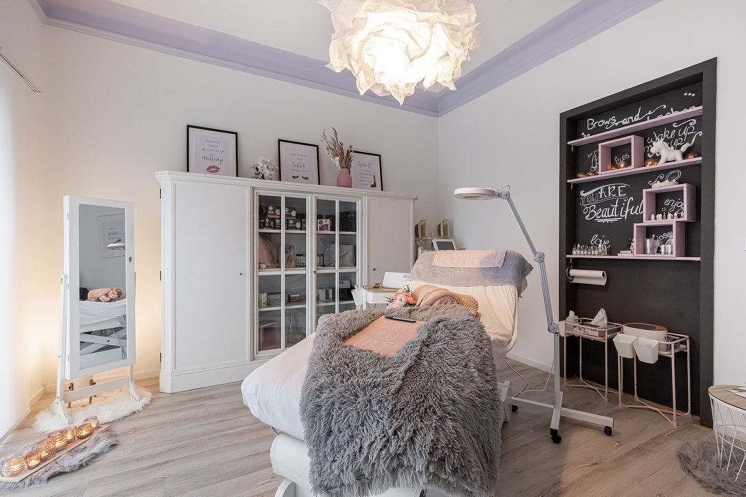 AttractEve Ihre Beauty Lounge in Kaarst, Ebertplatz, Köln