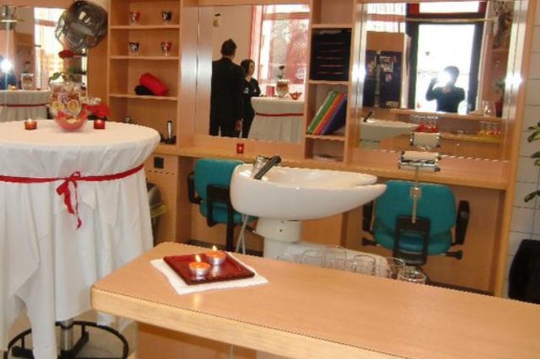 Verena's Hairdreams, Wiener Neustadt, Wien und Umland