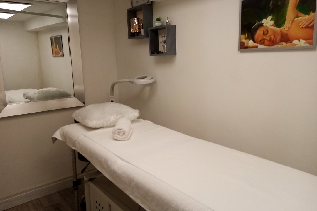 Zeni Beauty & Therapy Treatment, Elephant and Castle, London
