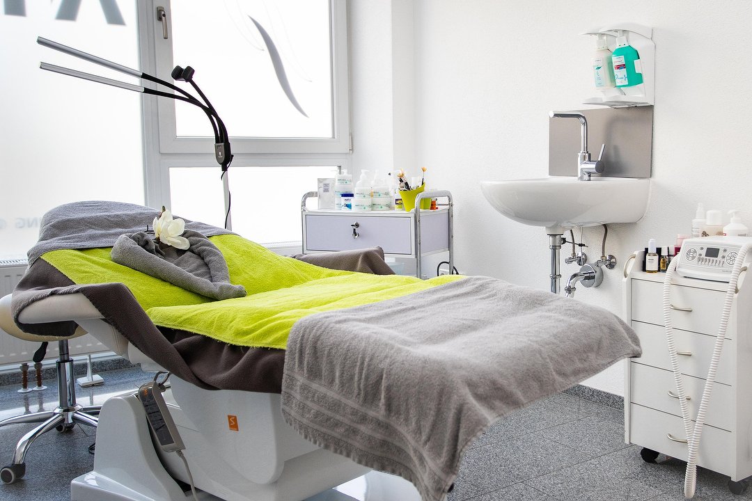 Traum Nagel By Ah Cosmetic Nagelstudio In Augsburg Treatwell 