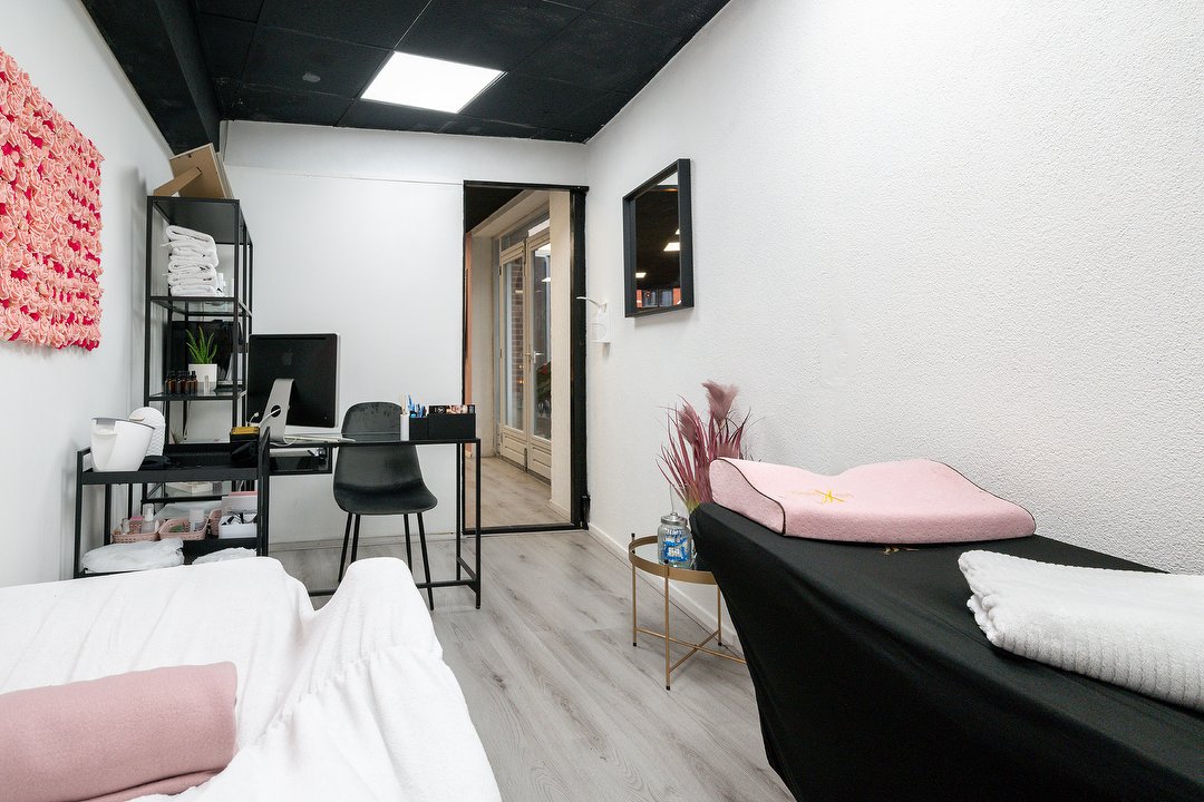 Queen of Nails & Lashes  Beauty Salon in Nieuwstraat, Brussels - Treatwell