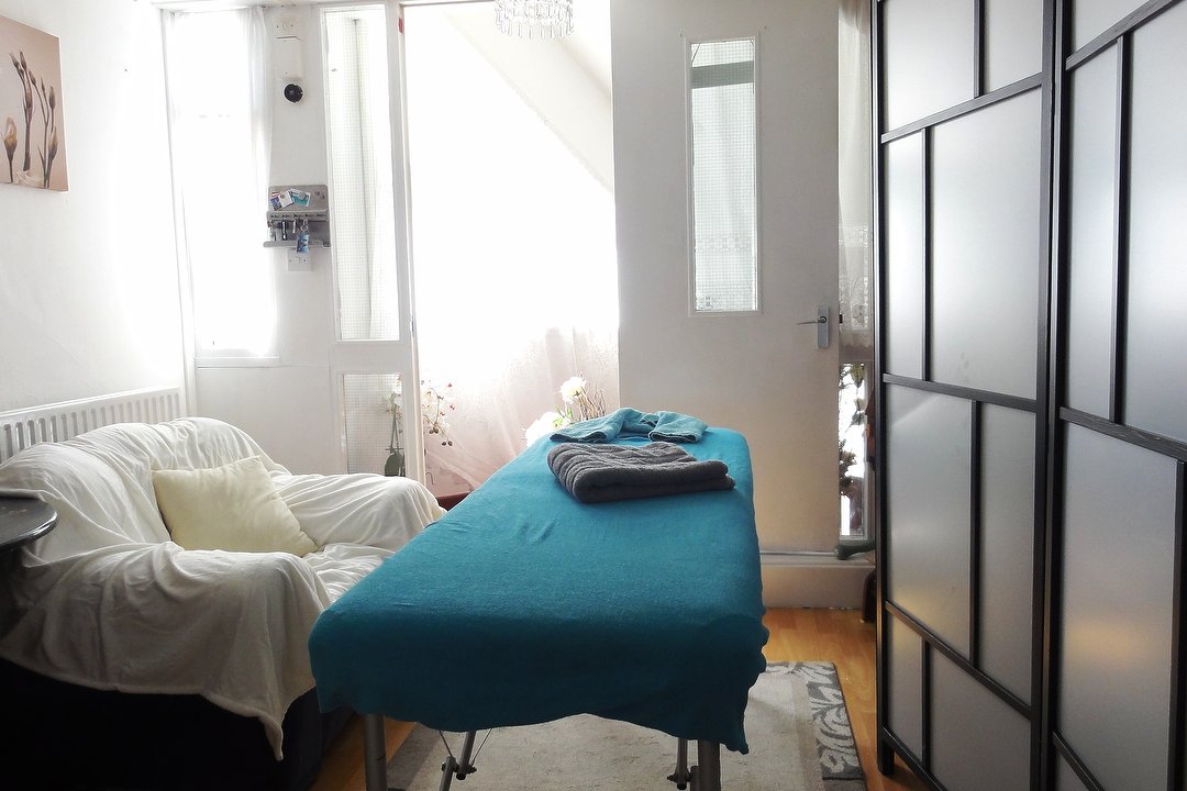 Nature Hand Mobile and HomeTherapist at Home & mobile, Bedford, Bedfordshire