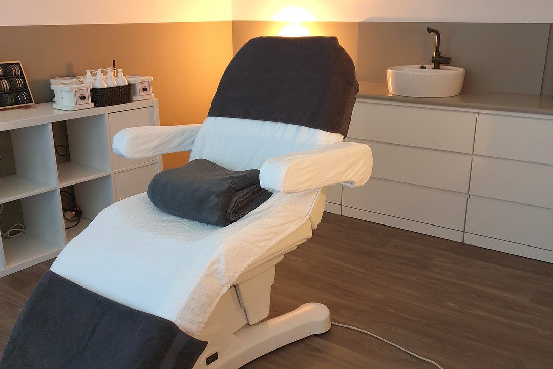 Schoonheidssalon van Dam Hoofddorp, Hoofddorp, Noord-Holland